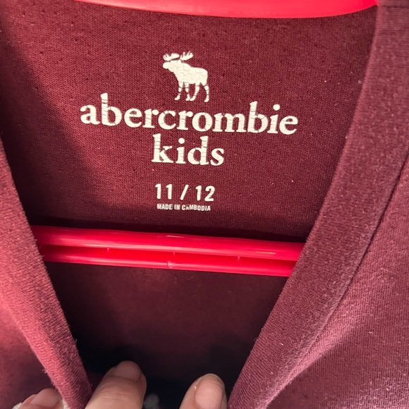 Abercrombie Kids GIRLS sz. 11/12  burgundy tee - Picture 1 of 2